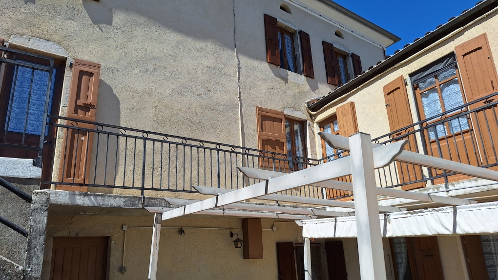 Maison en pierres 8 pièces - image 8