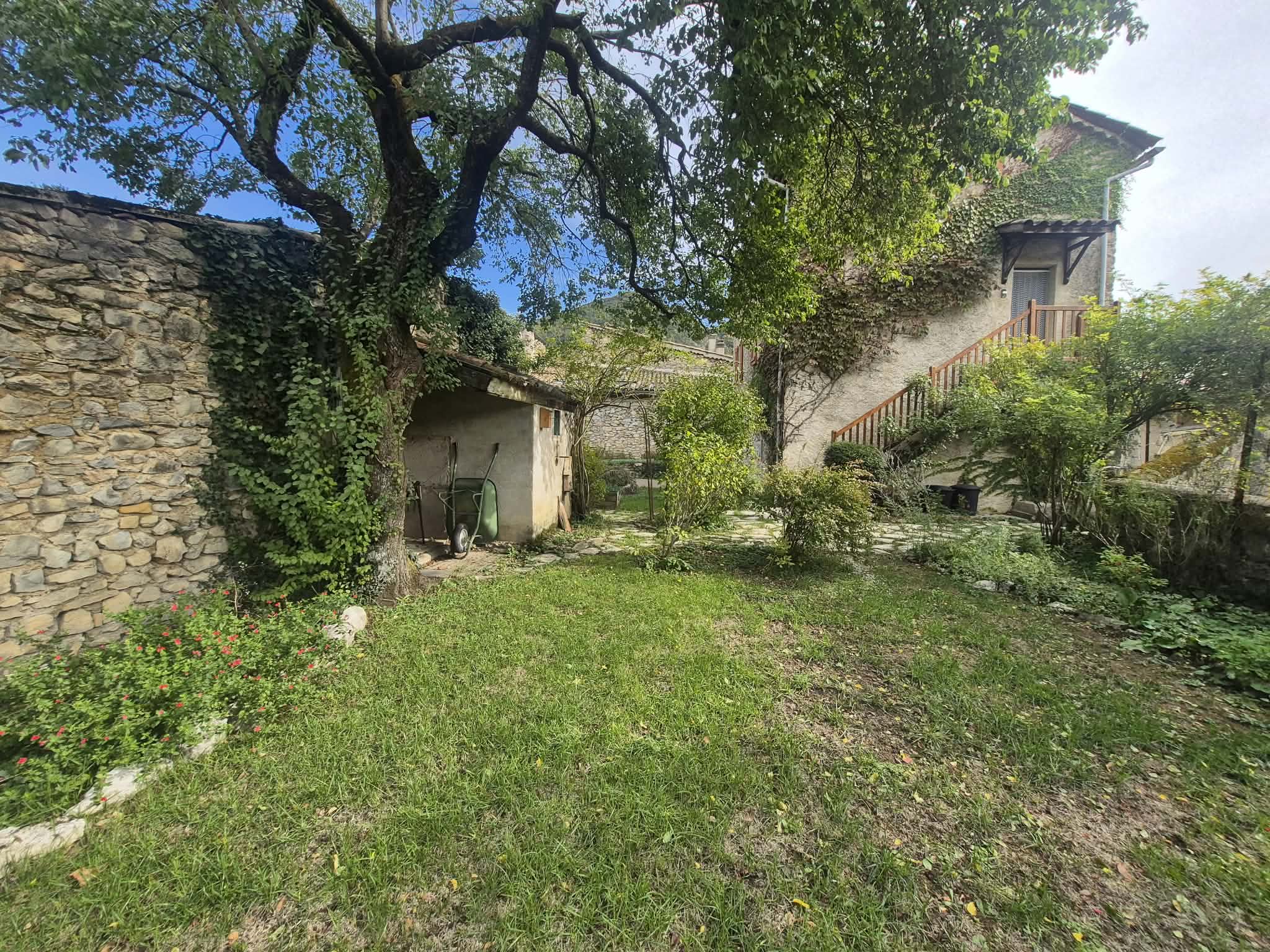Maison en pierres 4 pièces - image 9