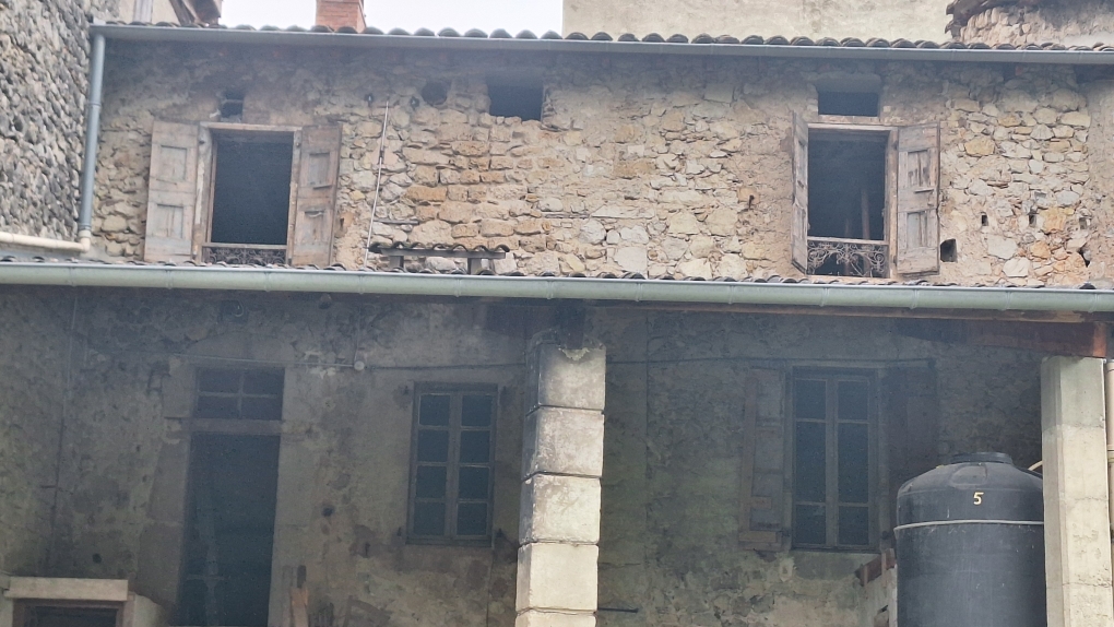 Maison en pierres 8 pièces - image 10