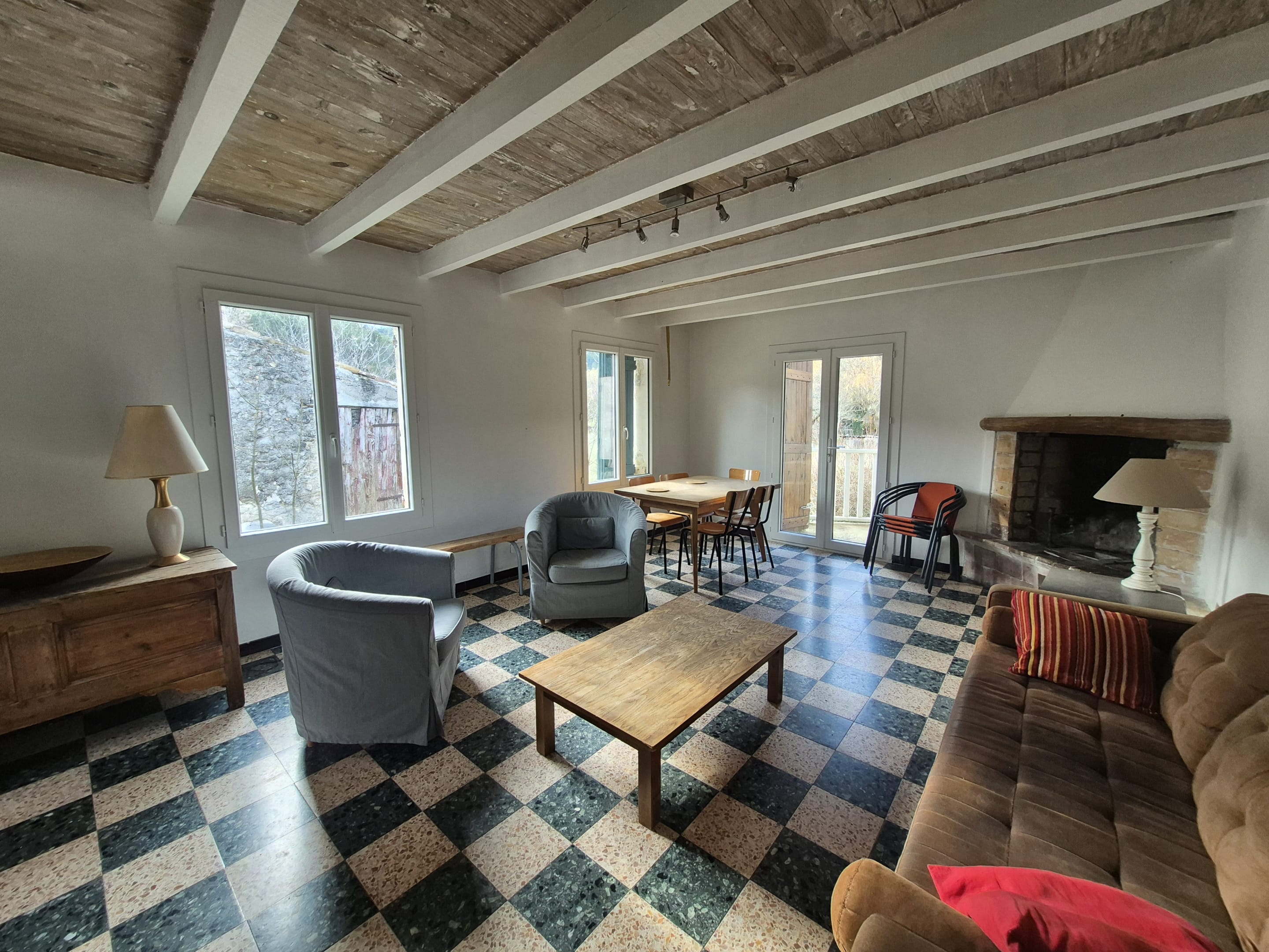 Maison en pierres 4 pièces - image 1