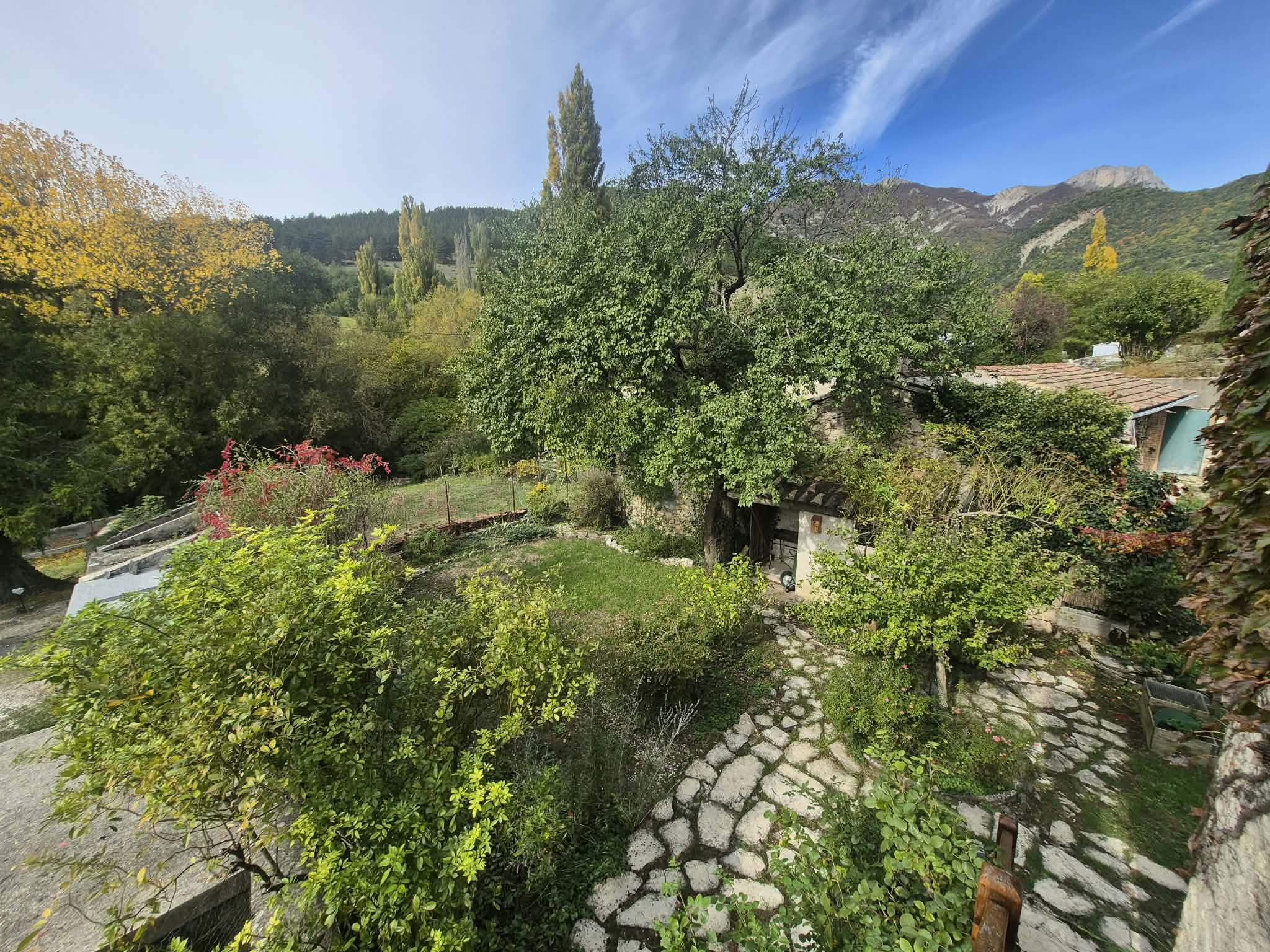 Maison en pierres 4 pièces - image 10