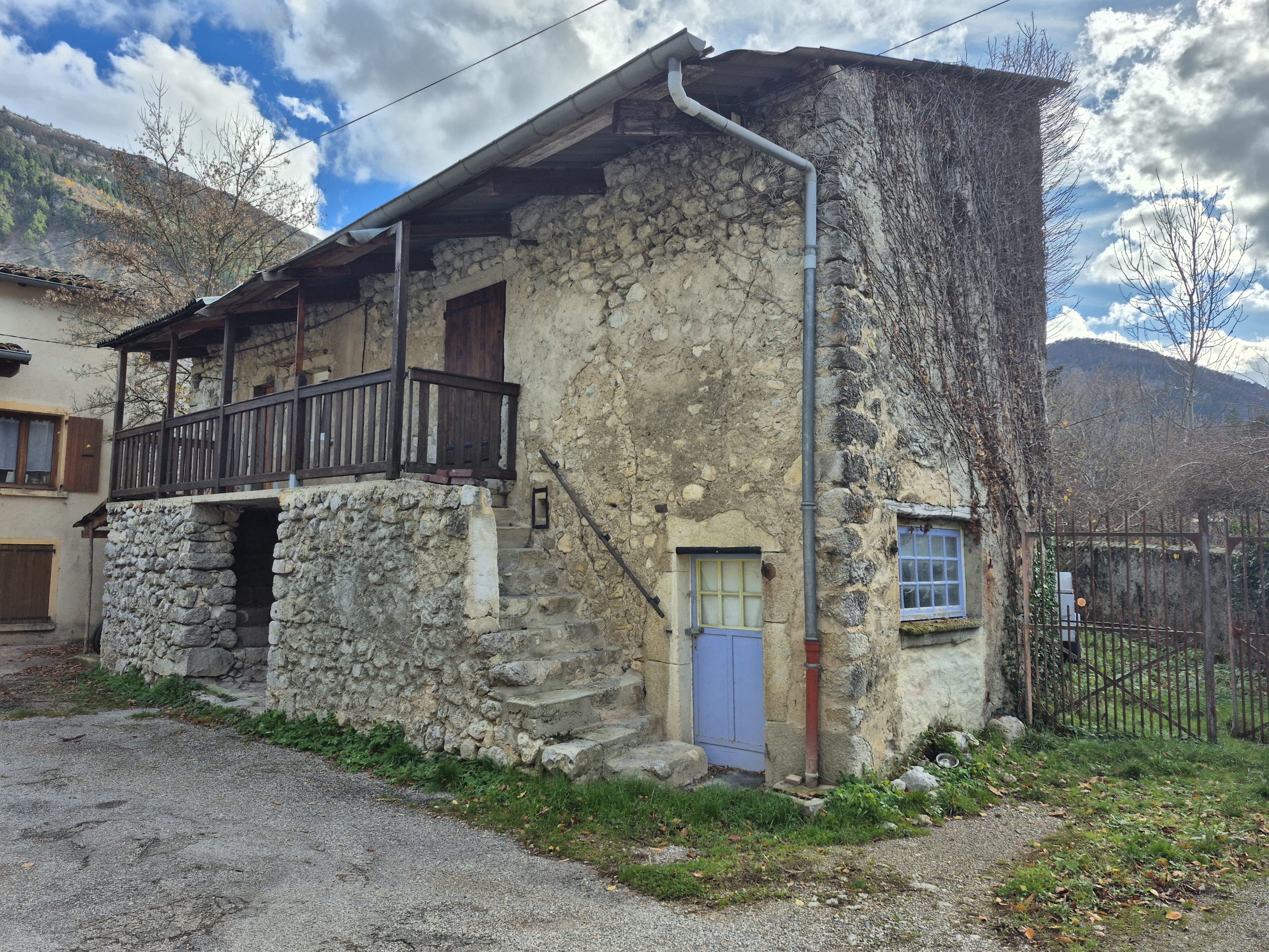 Maison en pierres 4 pièces - image 12