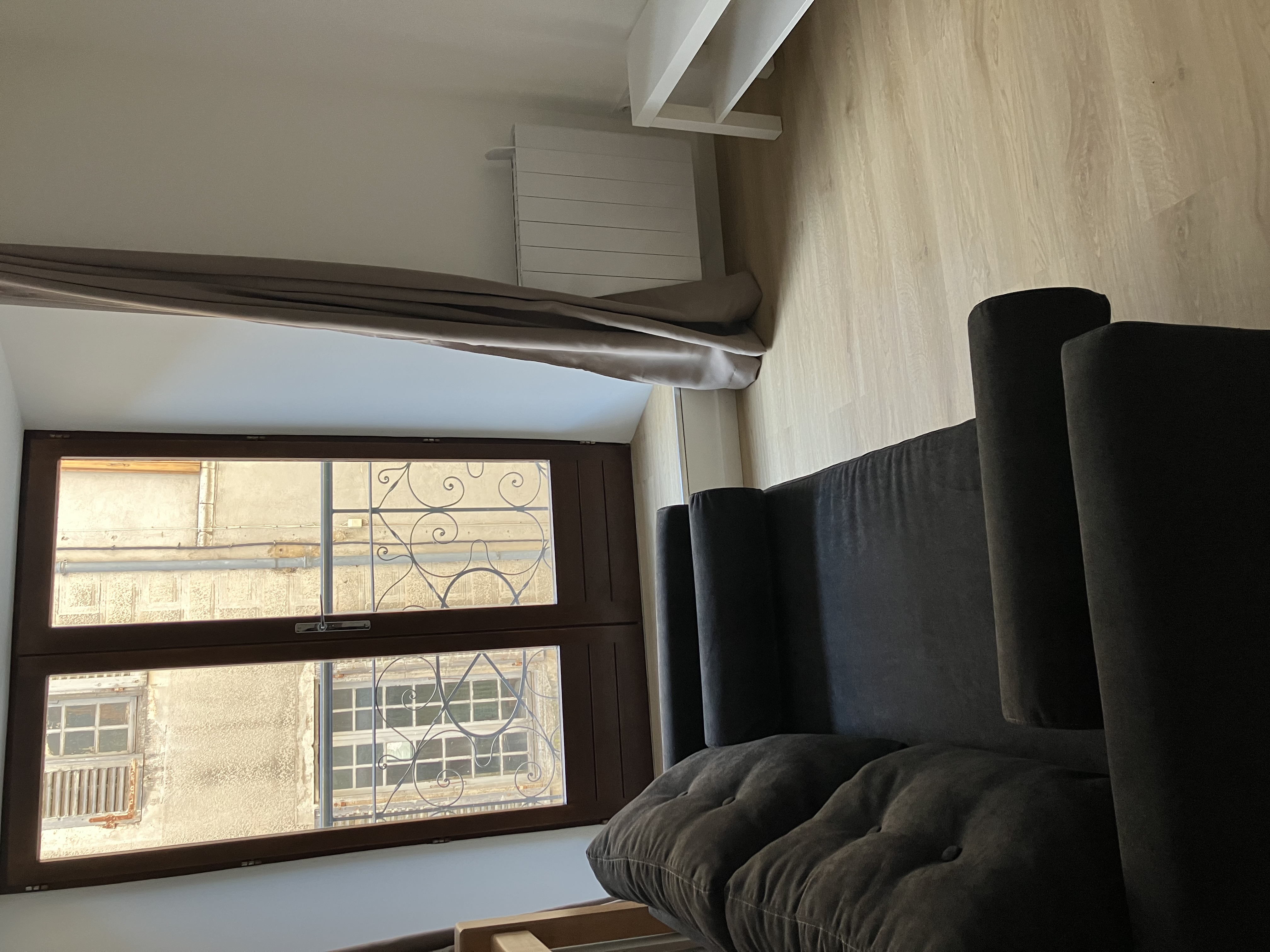 Location  2 pi&egrave;ces26150 Die