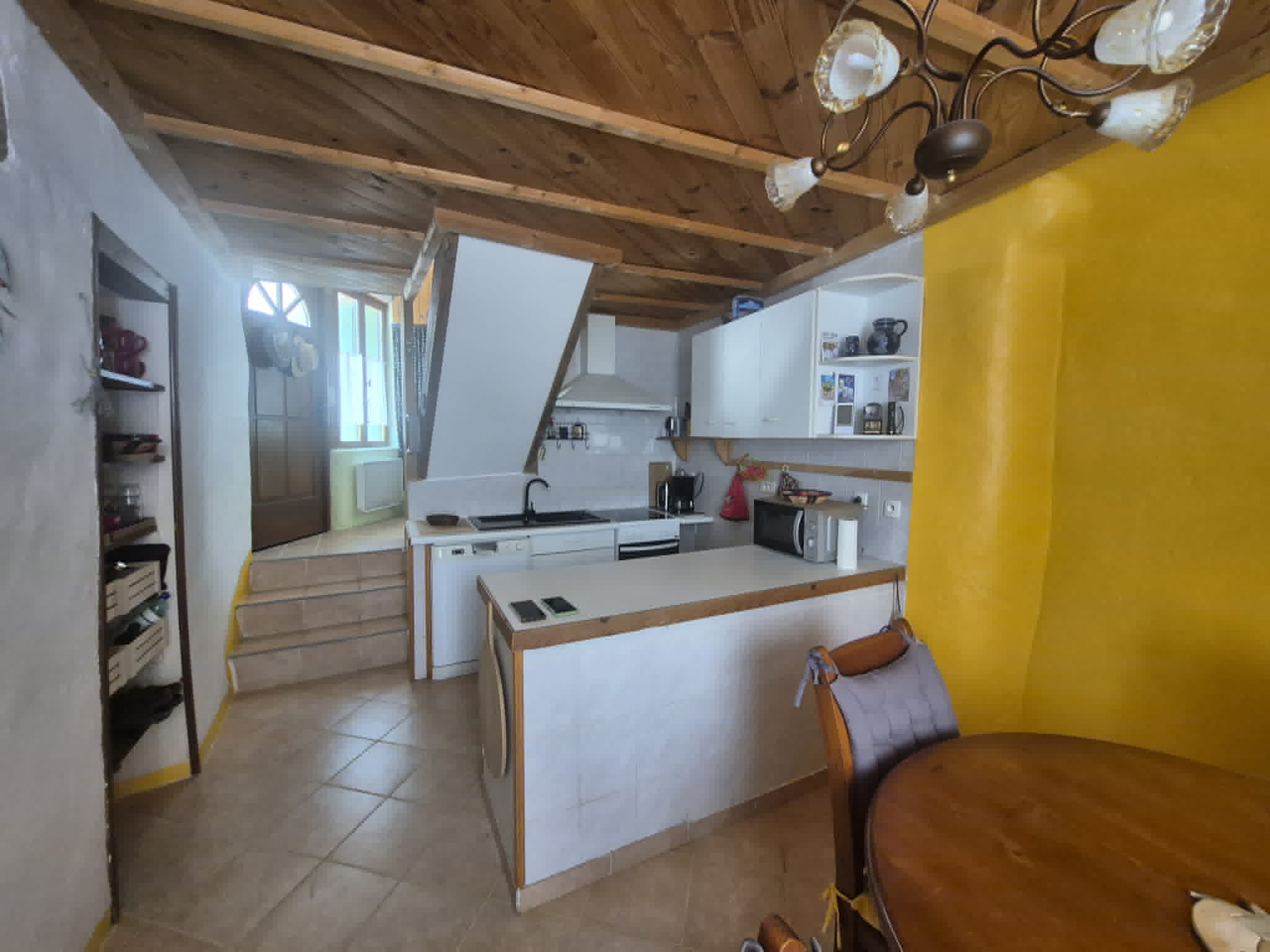 Maison en pierres 3 pièces - image 1