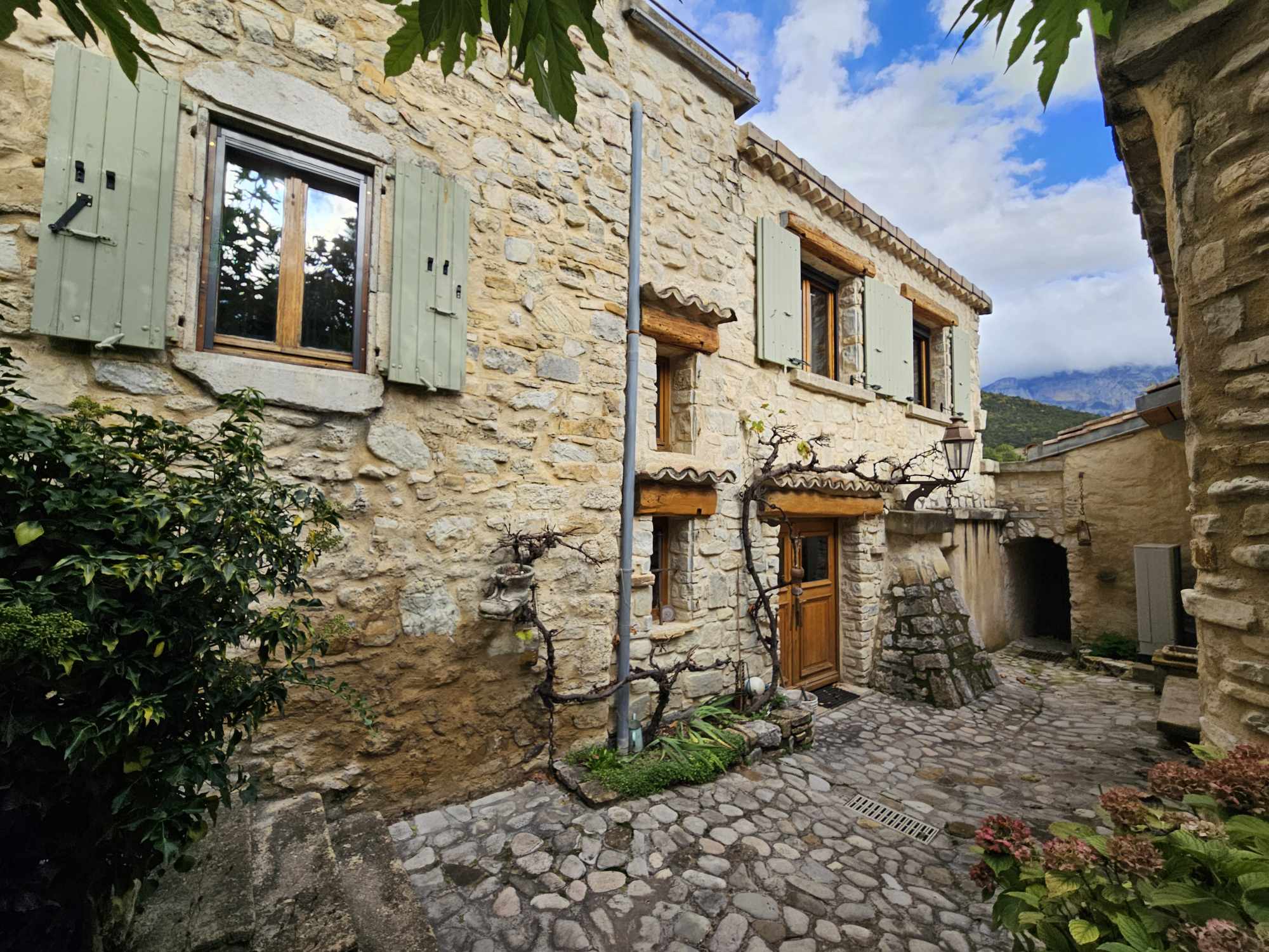 Vente Maison en pierres 6 pièces26150