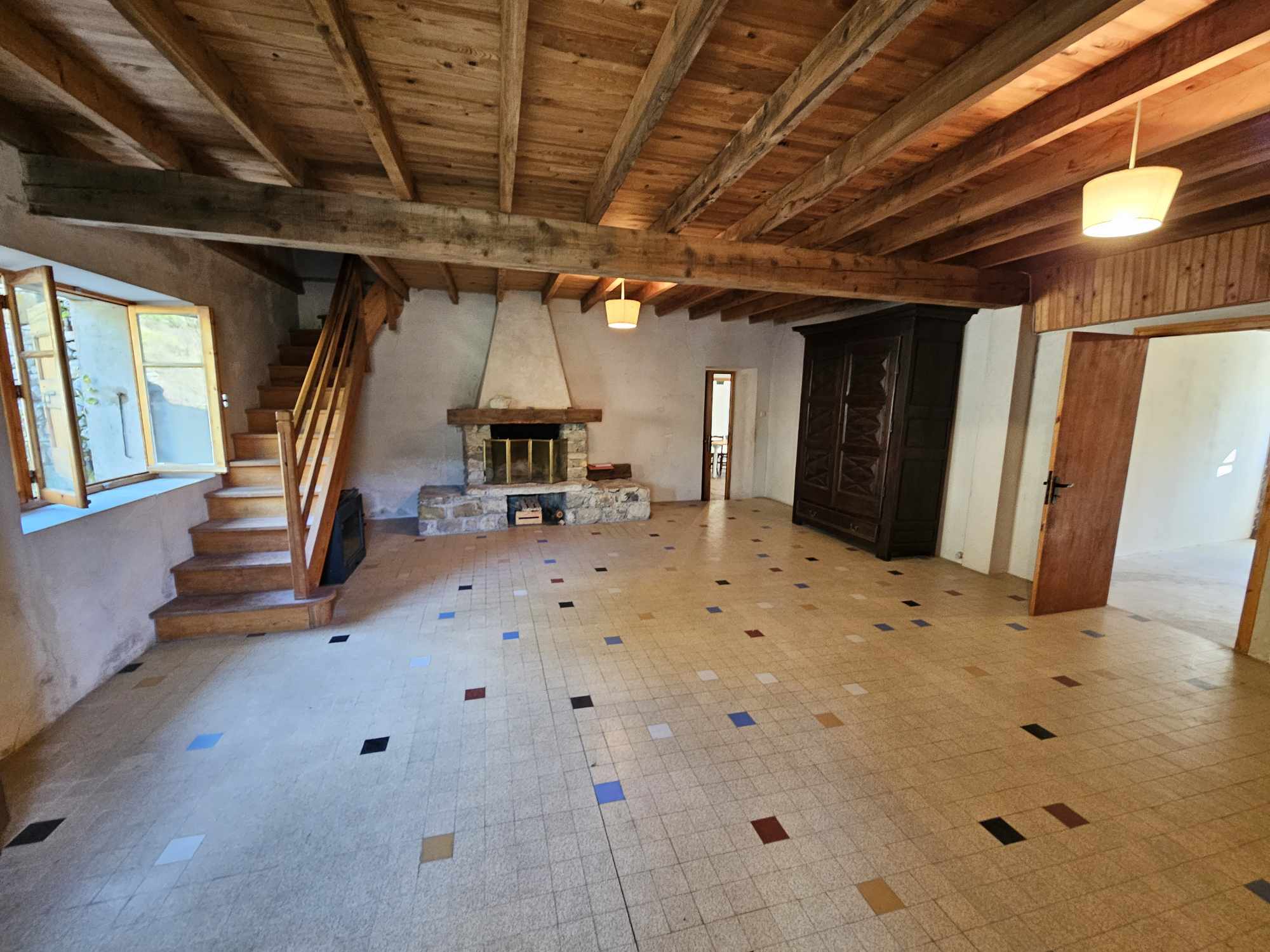 Maison en pierres 7 pièces - image 1