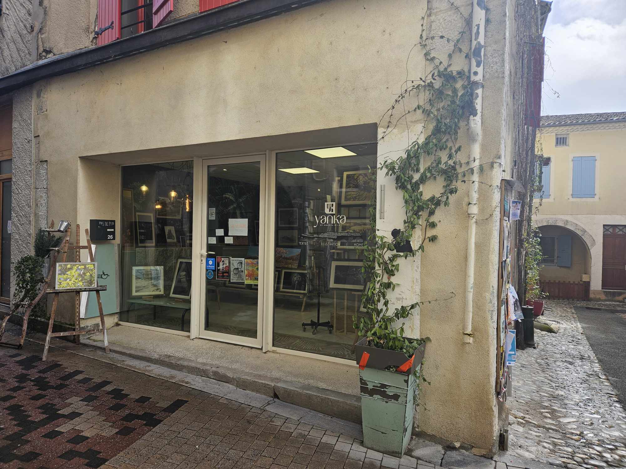 Vente Local professionnel 1 pièces26150
