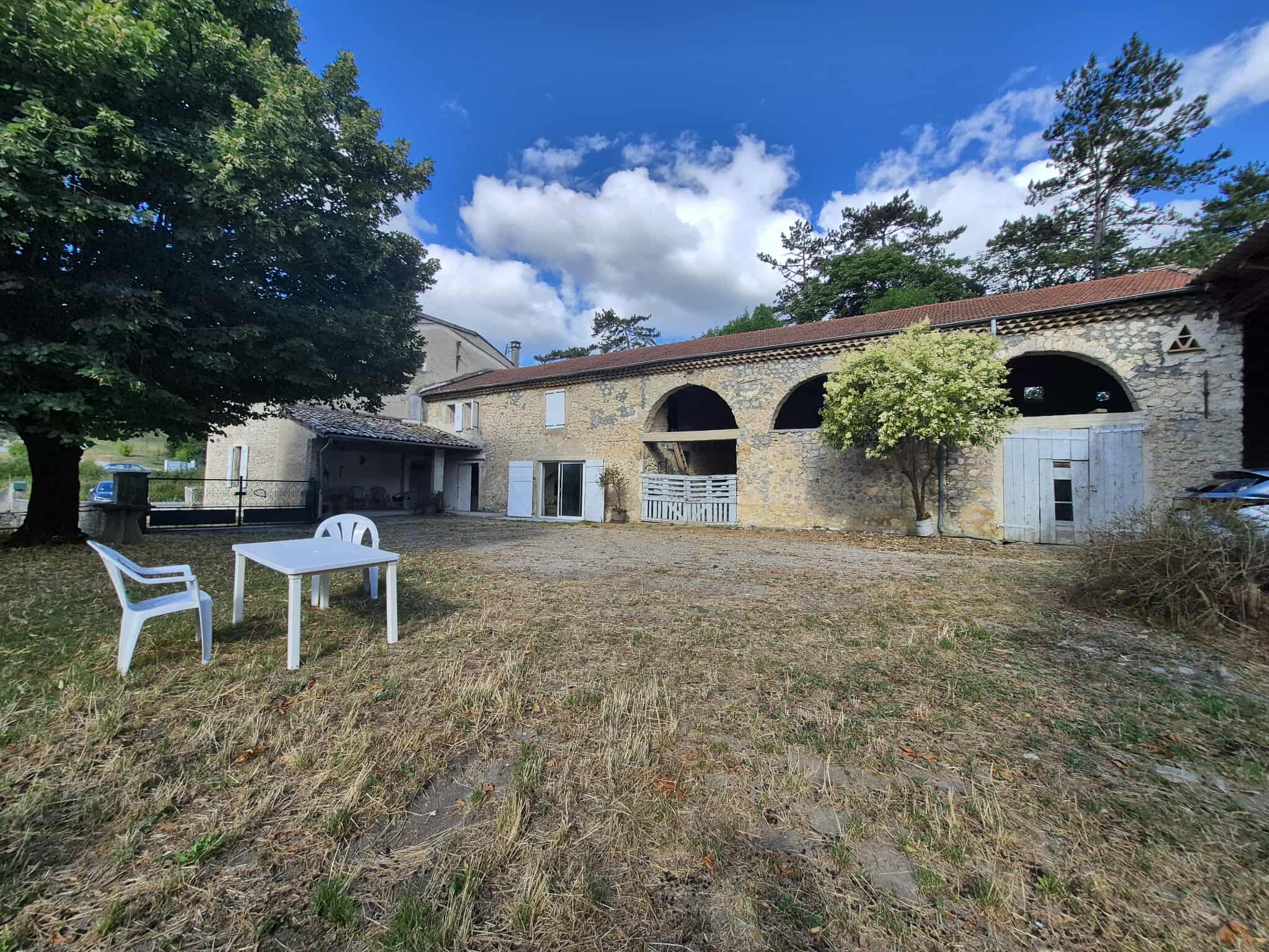 Maison en pierres 7 pièces - image 3